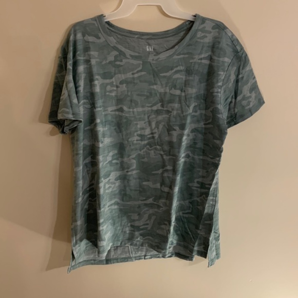 Gap Factory, nwt short sleeve, scoop neck t-shirt size large.